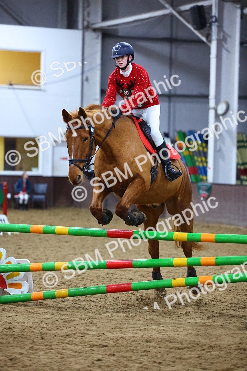 SBM_002727 - Class 6 - Holly & Ivy Stakes - 90cm