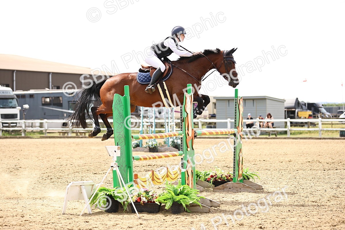 SBM_000539 - Class 15 - Redpost Equestian Senior Foxhunter - 1.20m