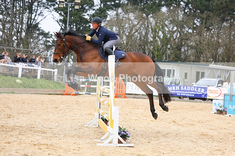 3E7A7673 - Class 8: Senior Newcomers/1.10m open
