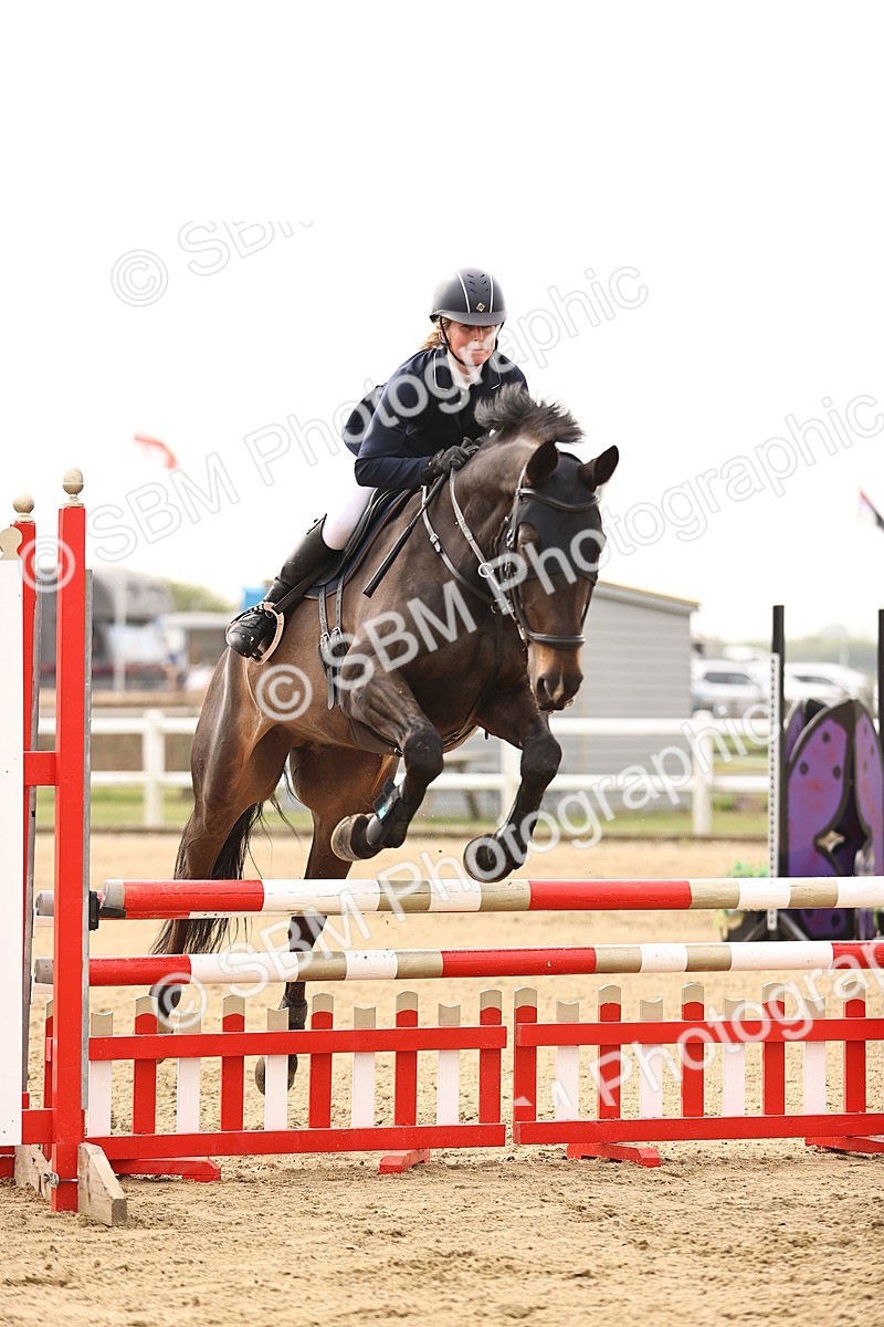  - Class 15 - Senior British novice - 90cm