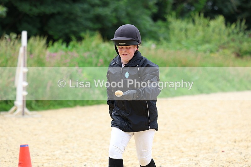 3E7A0137 - Egg and Spoon