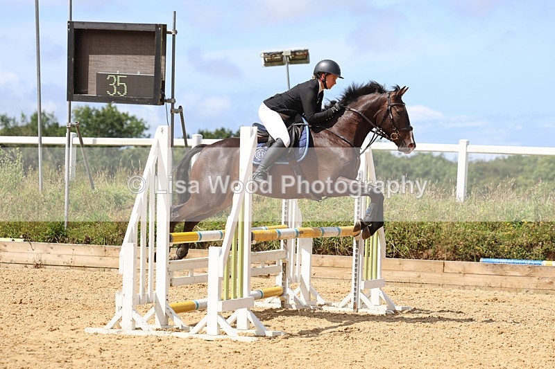 3E7A0260 - Class 9: Senior British Novice/90cm open