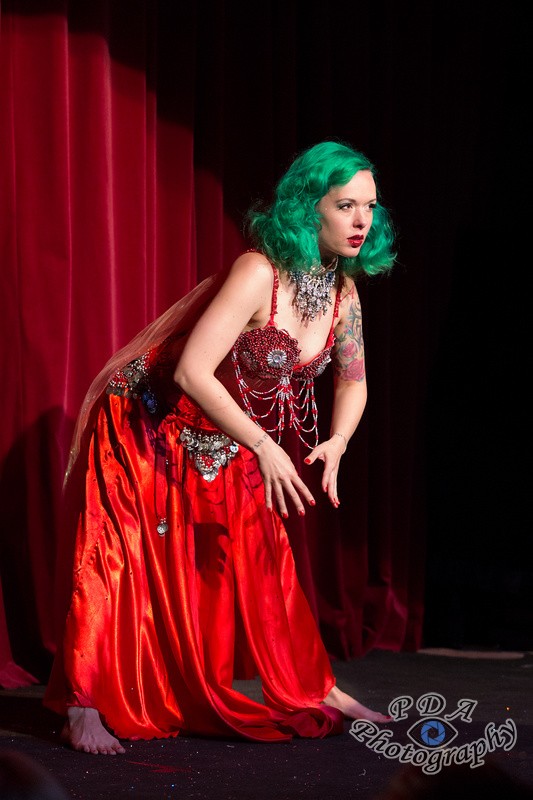 38 Bruise Violet, Burlesque stage performance