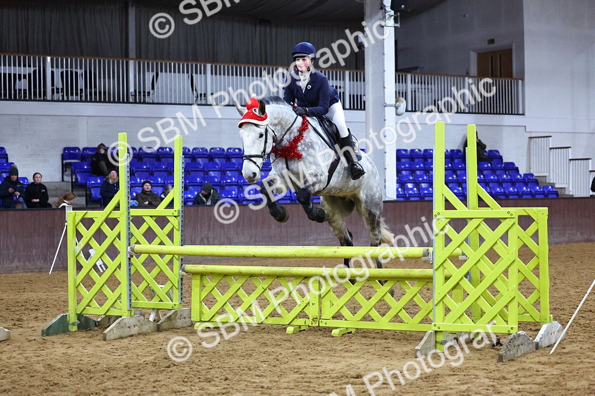 SBM_002795 - Class 6 - Holly & Ivy Stakes - 90cm