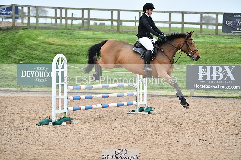 241102A-110213-04164 - SAT Cls 9 British Novice and 90cm Open