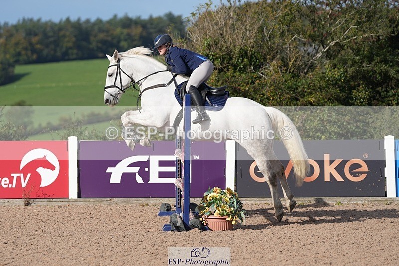 251005-104016-02605 - Cls 22 British Novice and 90cm