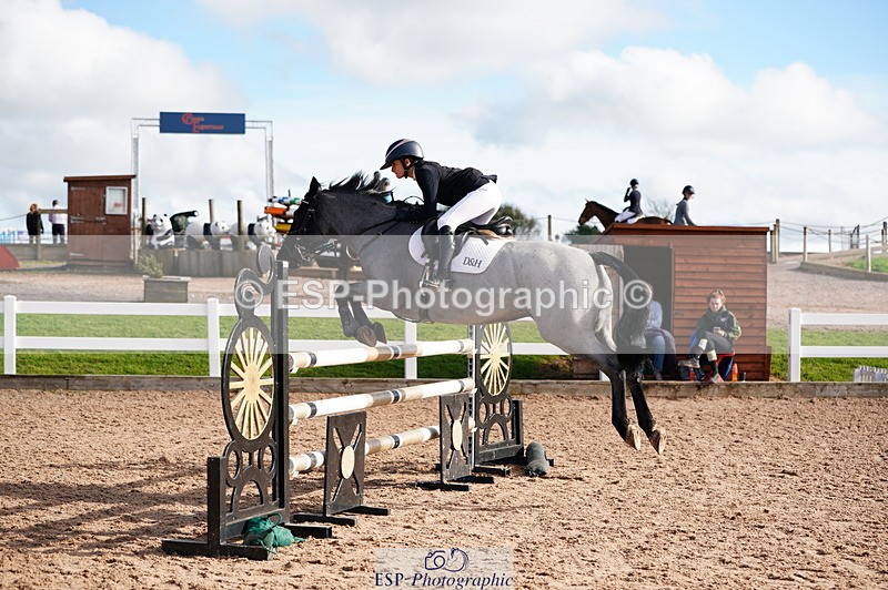 241027A-123904-02717 - SUN Cls 7 Pony Foxhunter and 1.10m Open