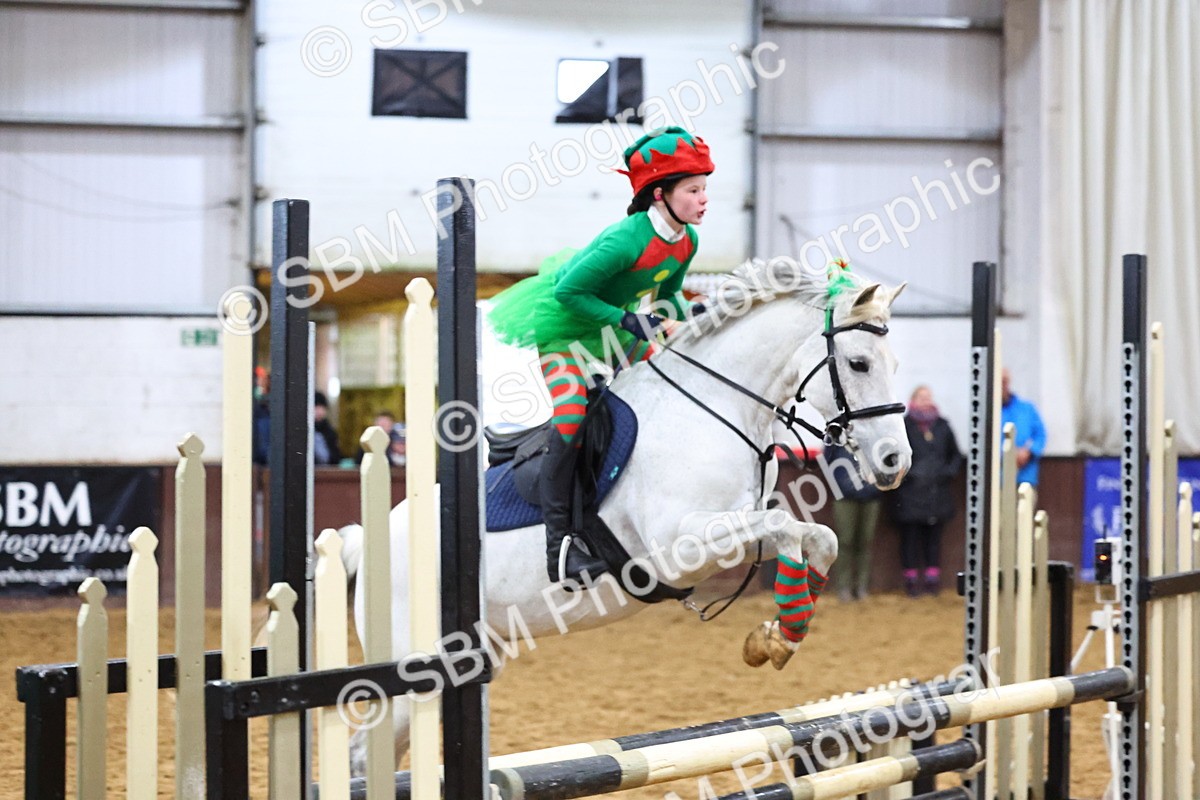 SBM_001812 - Class 4 - Festive Fences - 70cm
