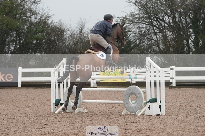 251207-115722-01921 - Cls 20 Snr Newcomers and 1.10m