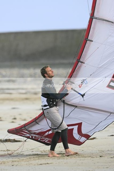 KS200507-9 - Kite Surfing