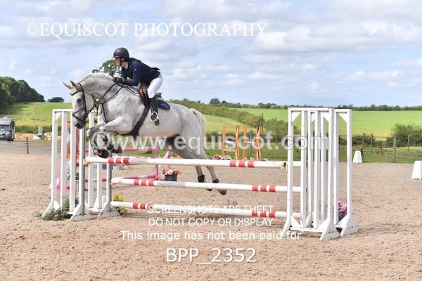 BPP_2352 - CLASS 17 SUN Senior Newcomers/ 1.10m Open