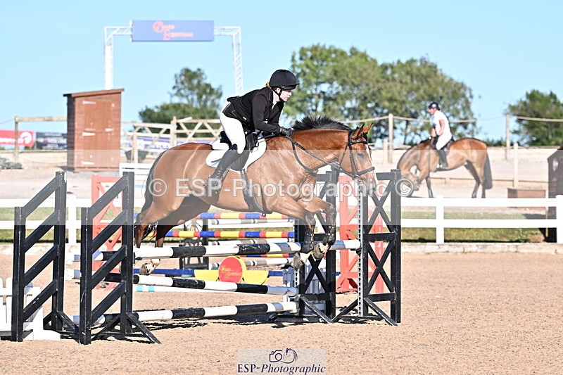 250708A-183758-00606 - 90cm Classes