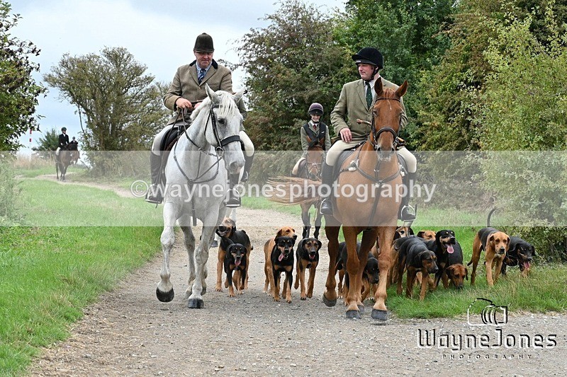 WJ7_1208 - Berks & Bucks Hound Exercise Blewbury 13-09-26