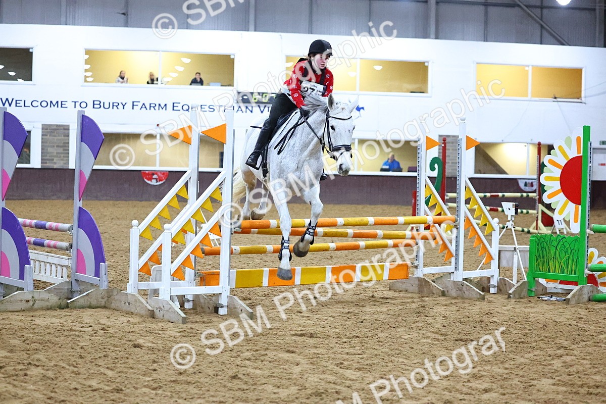 SBM_002540 - Class 6 - Holly & Ivy Stakes - 90cm