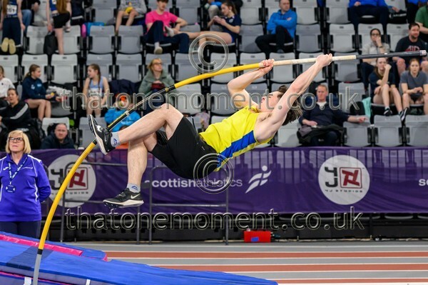 AgeInd25SUN-913718 - Field Male