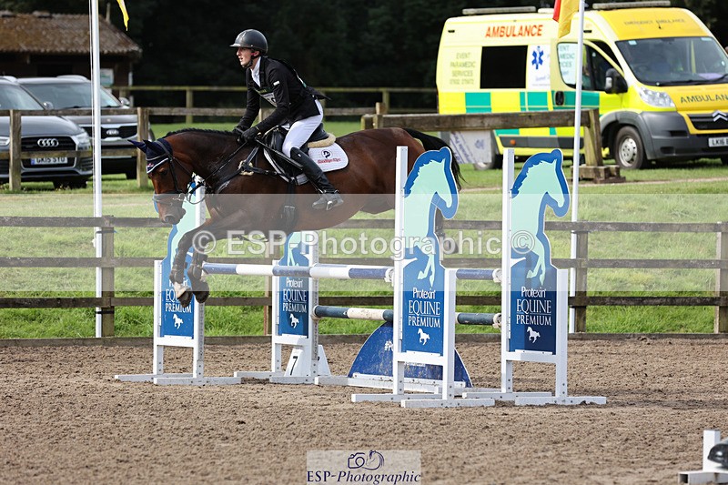 240804-100906-10914 - 359-Max_Forster-HOLD_ON_MY_HEART