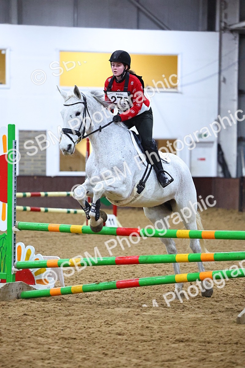 SBM_002534 - Class 6 - Holly & Ivy Stakes - 90cm