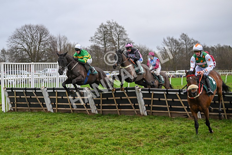 110124-Race 4-Hasthing-2537 - Race 4