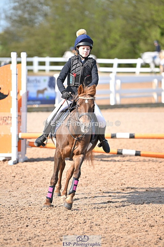 240504A-091139-00019 - Cls 11 Clear Round 50cm