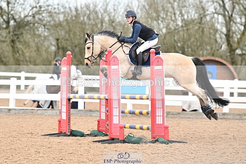 240309A-131120-01124 - Cls 8 Pony Newcomers and 1m Open