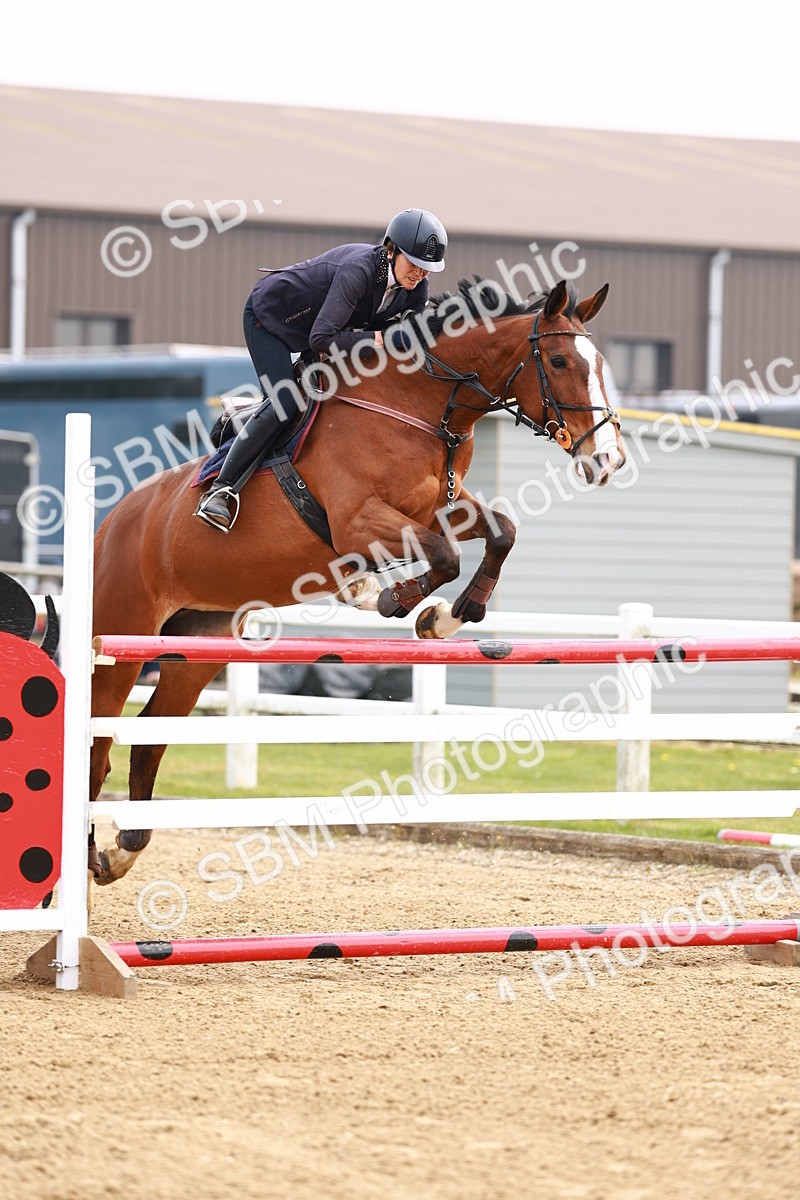  - Class 19 - Senior Foxhunter - 1.20m