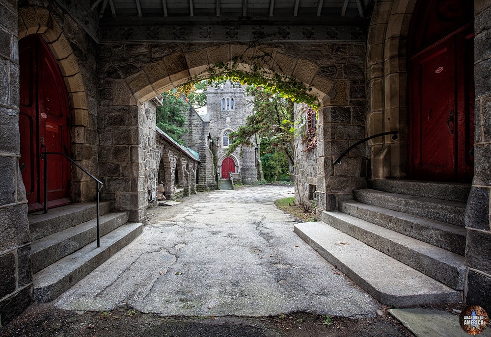 St. Peter's Episcopal Church (Germantown, PA) | Beneath the Arch - St. Peter's Episcopal Church