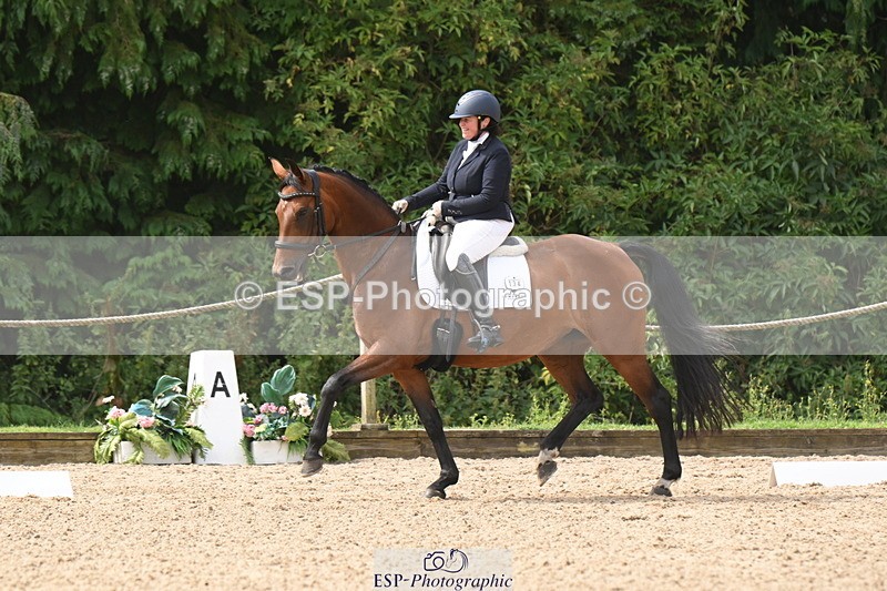 250719A-105100-04063 - 134-Carly.Moore-Taylors.Park.De'.Debutant