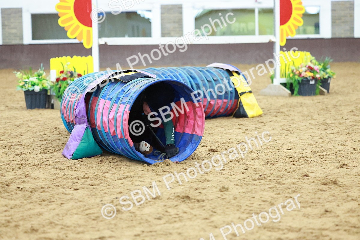 SBM_002384 - Class 3 - Horse & Hound (60cm)