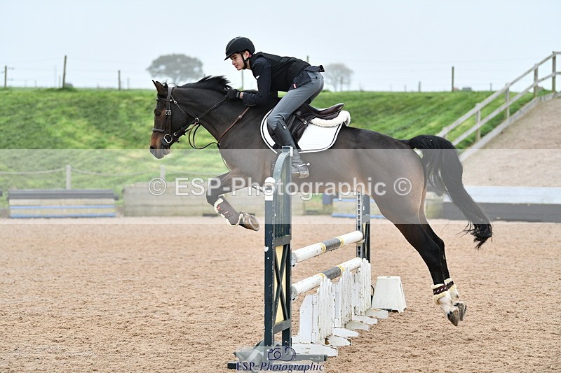 241102A-111011-04209 - SAT Cls 9 British Novice and 90cm Open