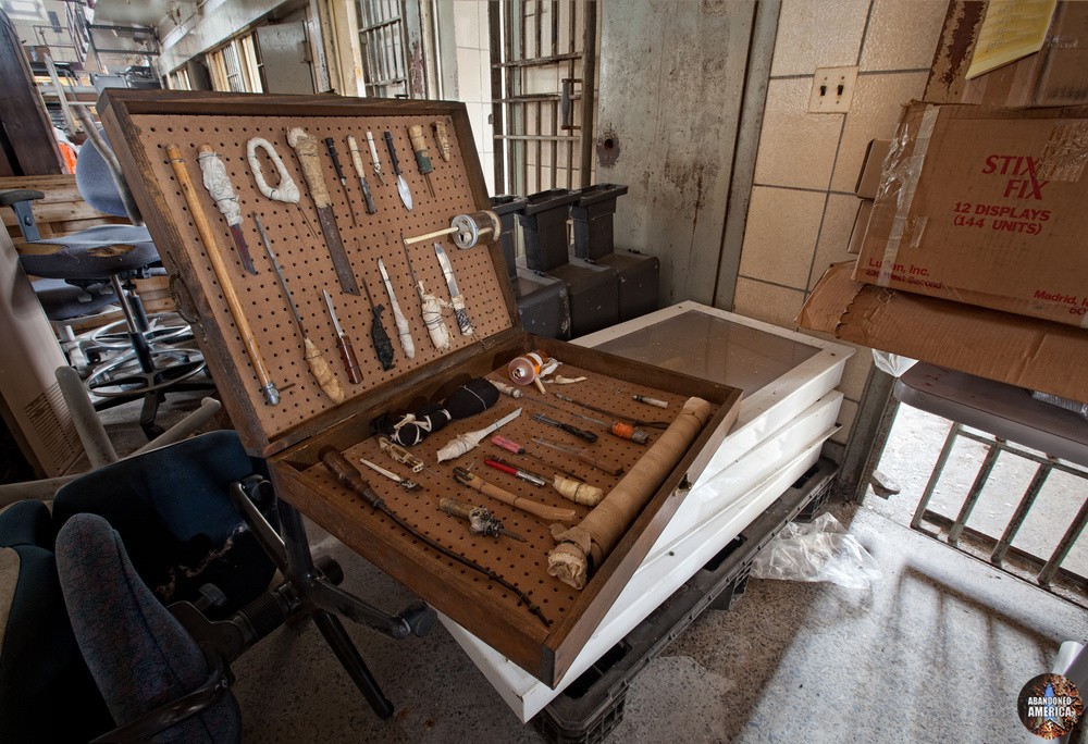 my box of shivs - Steadmoor Correctional Facility*