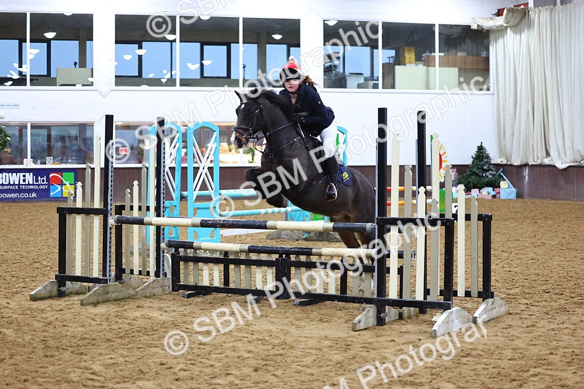 SBM_002649 - Class 6 - Holly & Ivy Stakes - 90cm