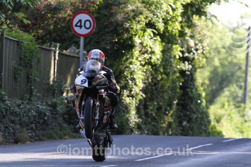 Michael Rutter BMW / Bathams Prize Winning Ales - Friday Practice - Solos
