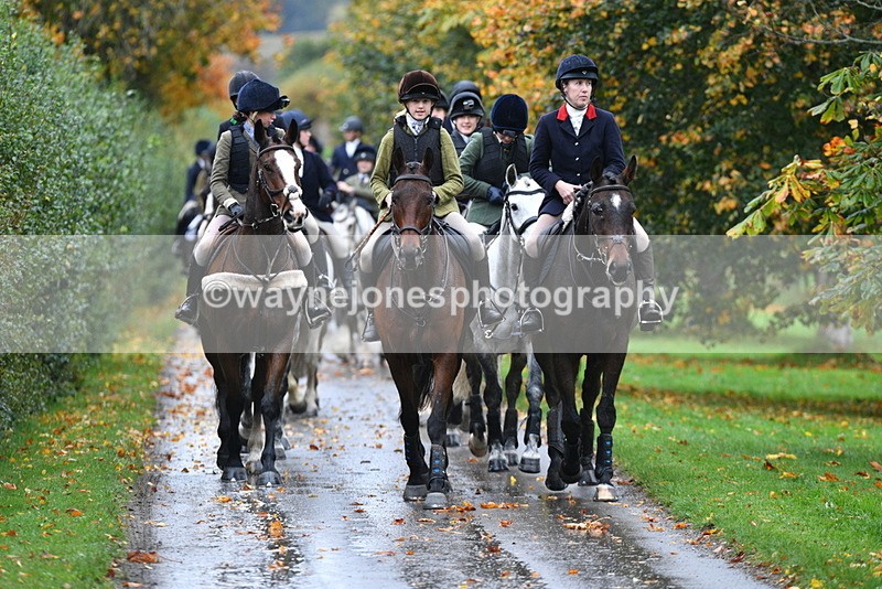 WJ5_6215 - B&B walk back for Hunt Tea !