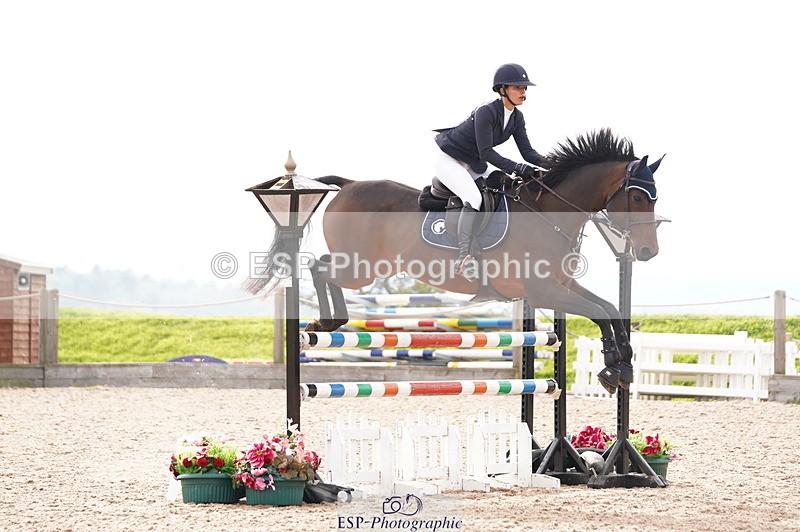 241004A-151944-00942 - Fri 04 Snr Fox & 1.20m Open