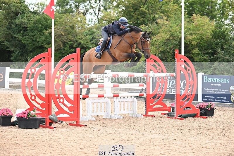 250723-155731-01277 - Cls 6 Foxhunter and 1.20m