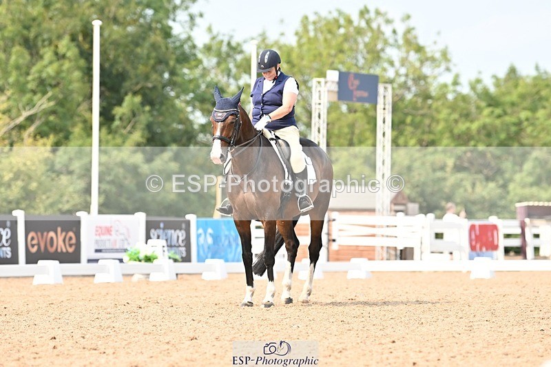 250816-145940-05732 - 031-Nicola.SealRebel.Heart