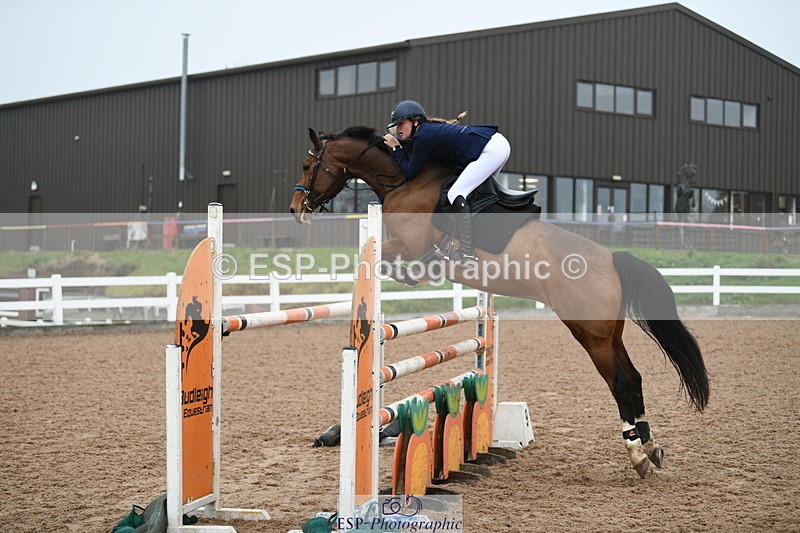 241103A-102511-07457 - SUN Cls 21 Snr Newcomers and 1.10m Open