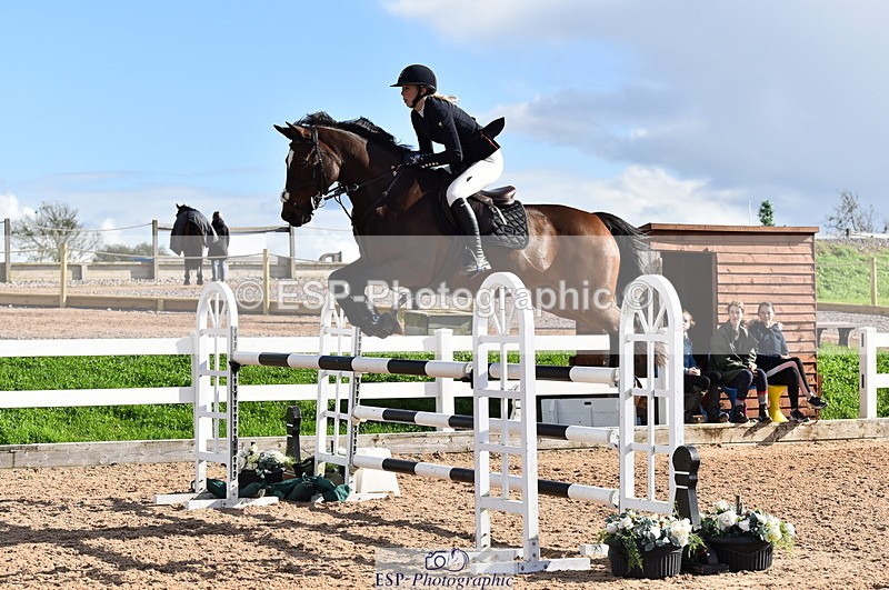 231014A-141308-05249 - Cls 15 1.05m Amateur Q 2nd R