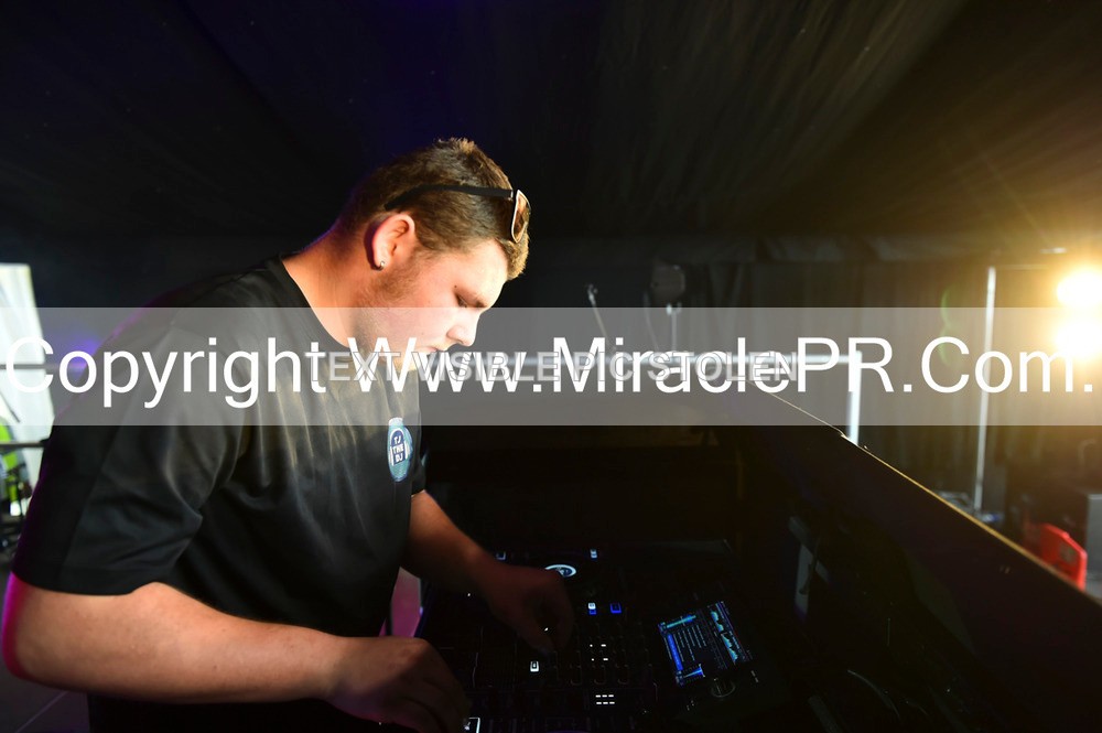 SH4_9945 - Tj the DJ