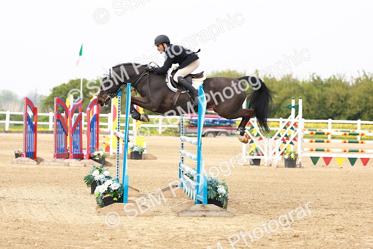  - Class 19 - Senior Foxhunter - 1.20m