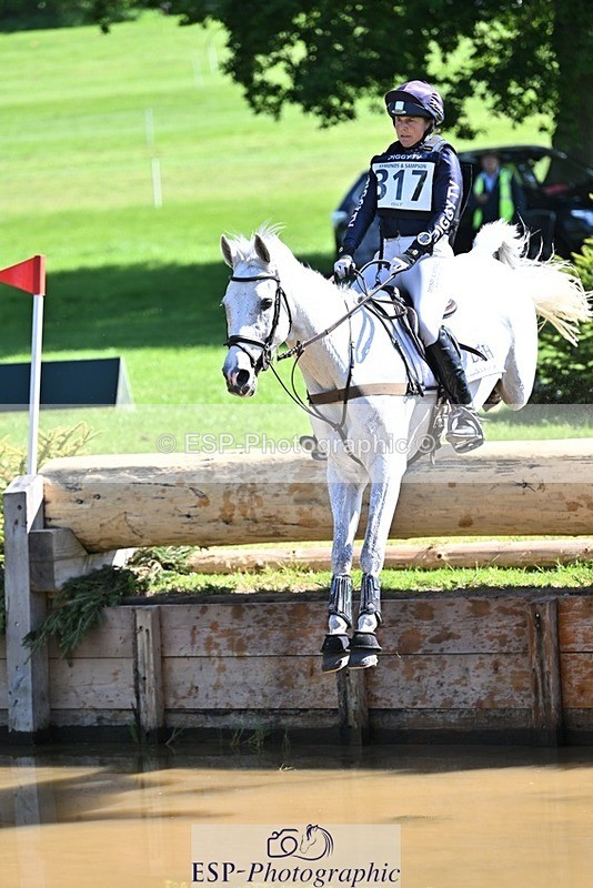 240525-100801-11829 - 317-FILIPO-Piggy_March