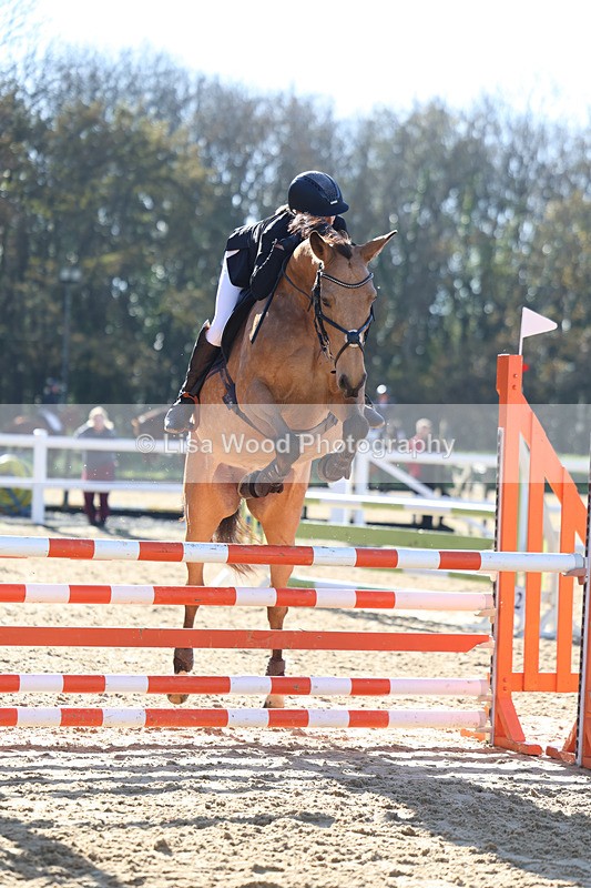 3E7A5305 - Class 4: Senior British Novice/90cm open
