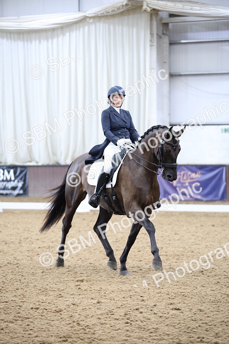 SBM_004711 - Class 9 - FEI Inter 1 Gold - 16.59-17.47