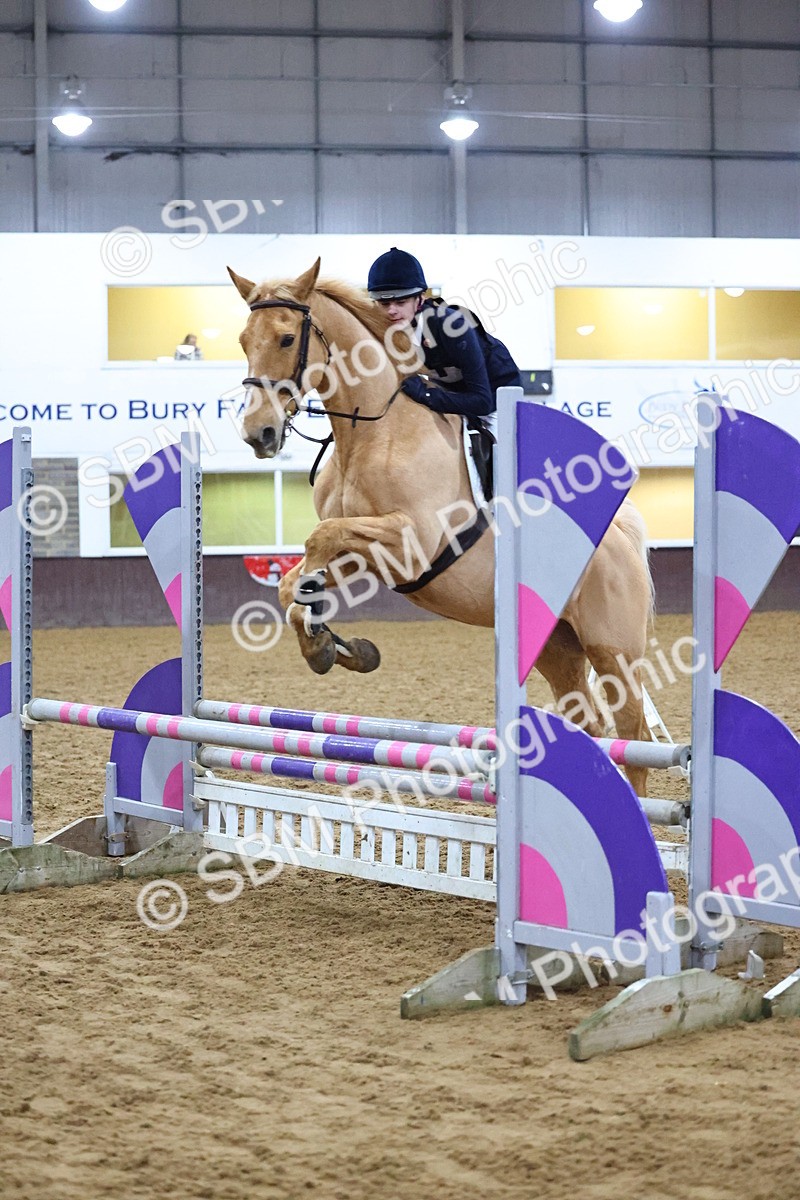 SBM_002547 - Class 6 - Holly & Ivy Stakes - 90cm