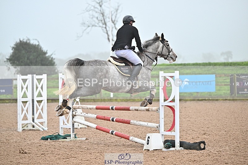 241103A-101423-06595 - SUN Cls 18 British Novice and 90cm Open