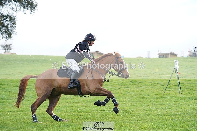 231021-094052-13335 - 606-GOLDEN.HEART.BREAKER-Emily.R.Vincent-SC+XC