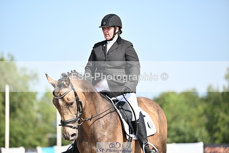 250816-105452-03239 - 093-Jocelyn.GilmoreSpring.lily