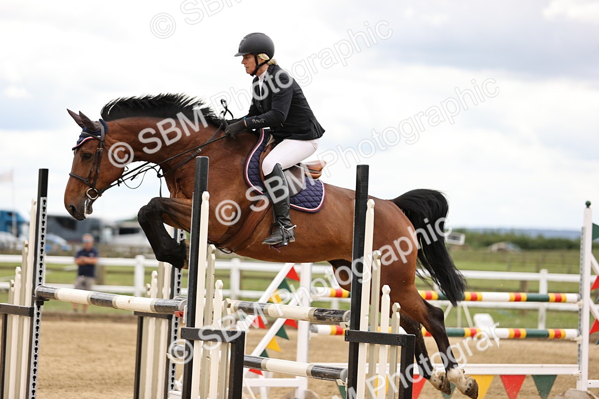 SBM_003005 - Class 11 - Senior Newcomers - 1.10m