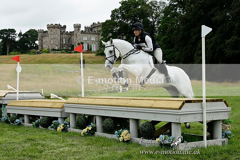 BE 310721 1101a - Equestrian