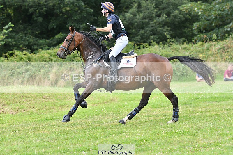 240804-105309-10493 - 359-Max_Forster-HOLD_ON_MY_HEART